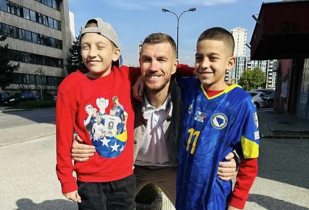 Džeko ispunio želju Jaska iz Tuzle pred put na operaciju u Tursku
