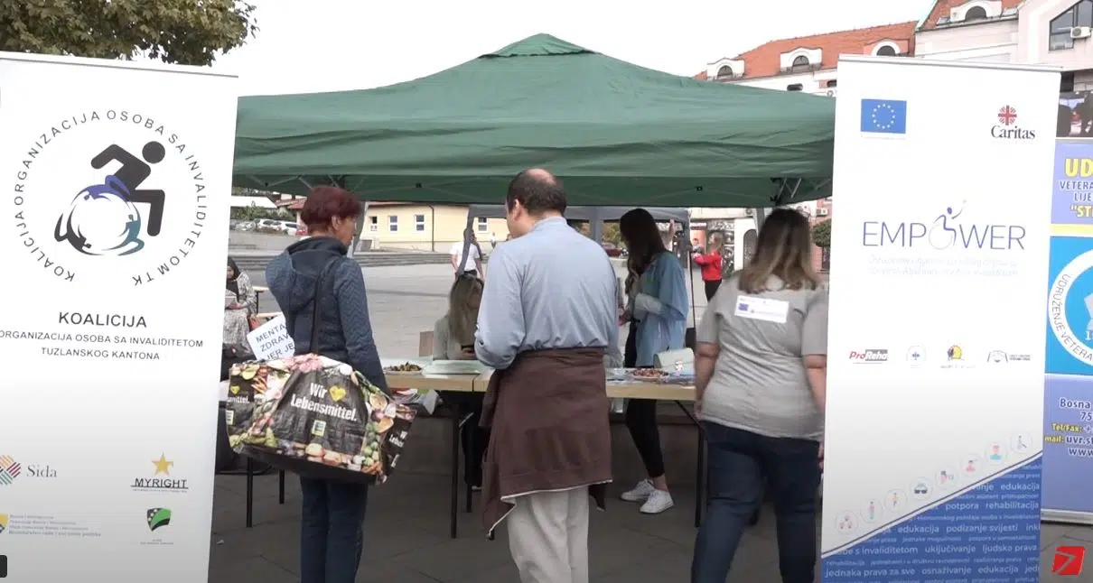 (Video) I.C. Lotos: Na Trgu slobode predstavljene aktivnosti u okviru projekta “Jačanje osoba sa invaliditetom kroz kućne posjete i edukaciju“