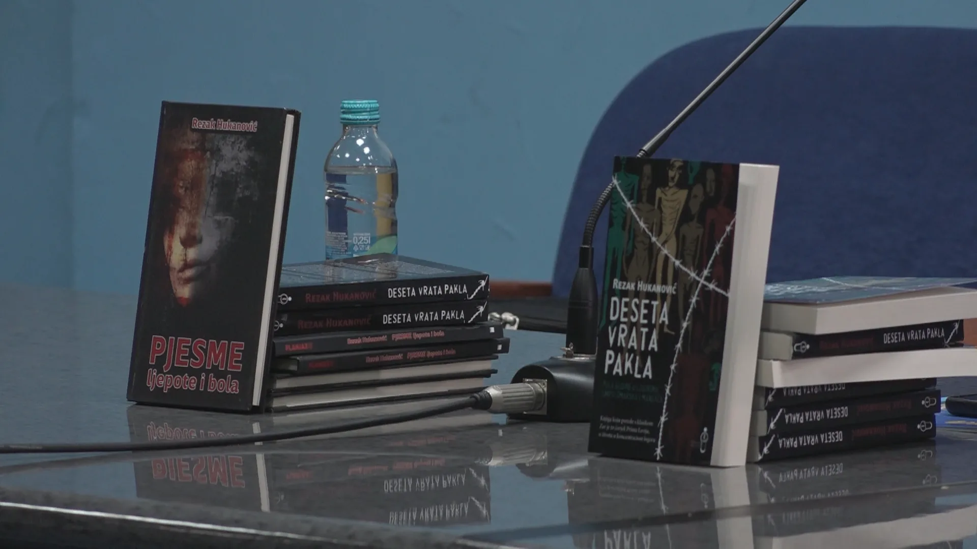 (VIDEO) „Deseta vrata pakla“ – knjiga o užasima logora, predstavljena tuzlanskoj publici