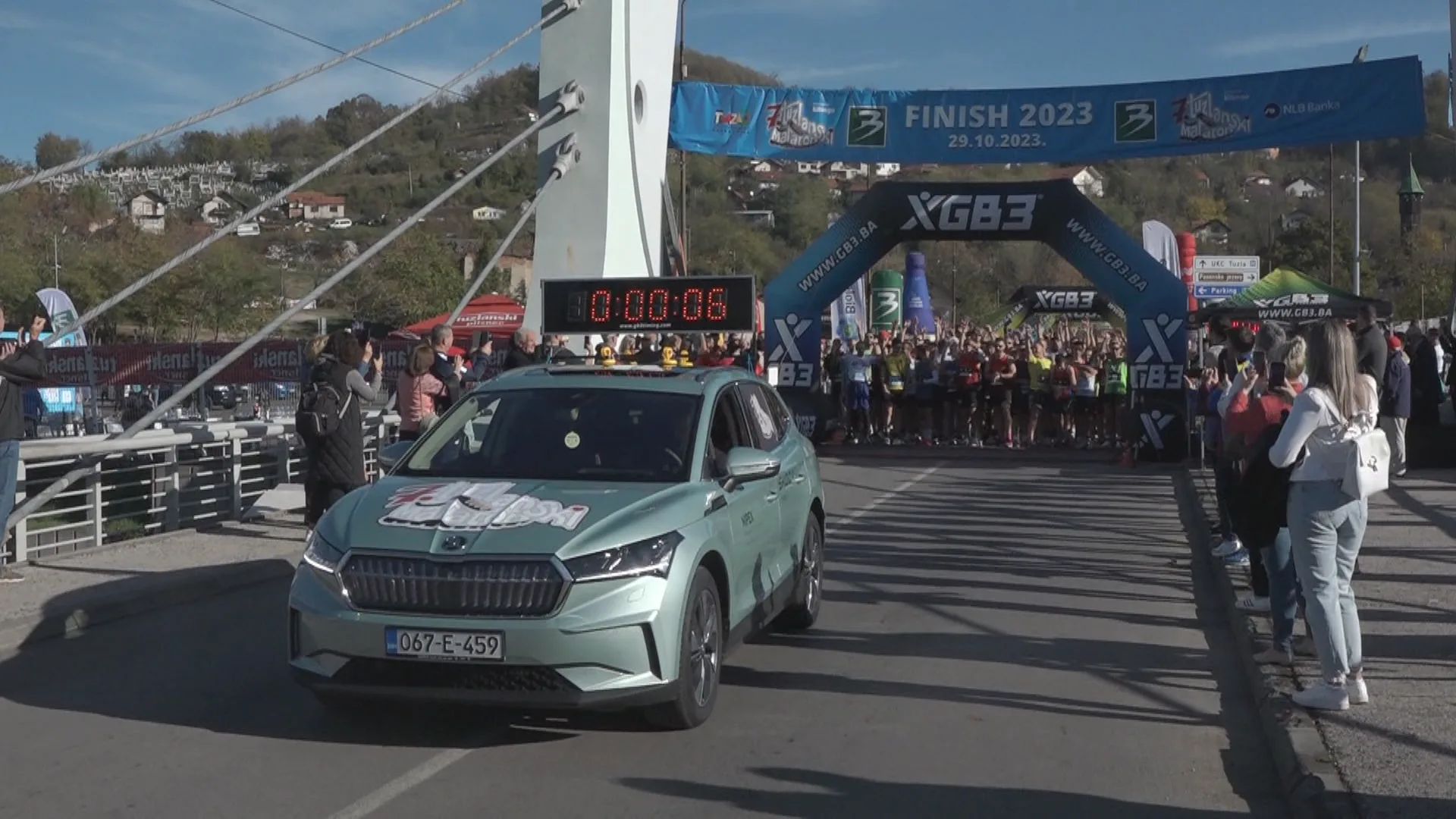 (VIDEO) Stotine atletičara i ove godine na 7. Tuzlanskom maratonu