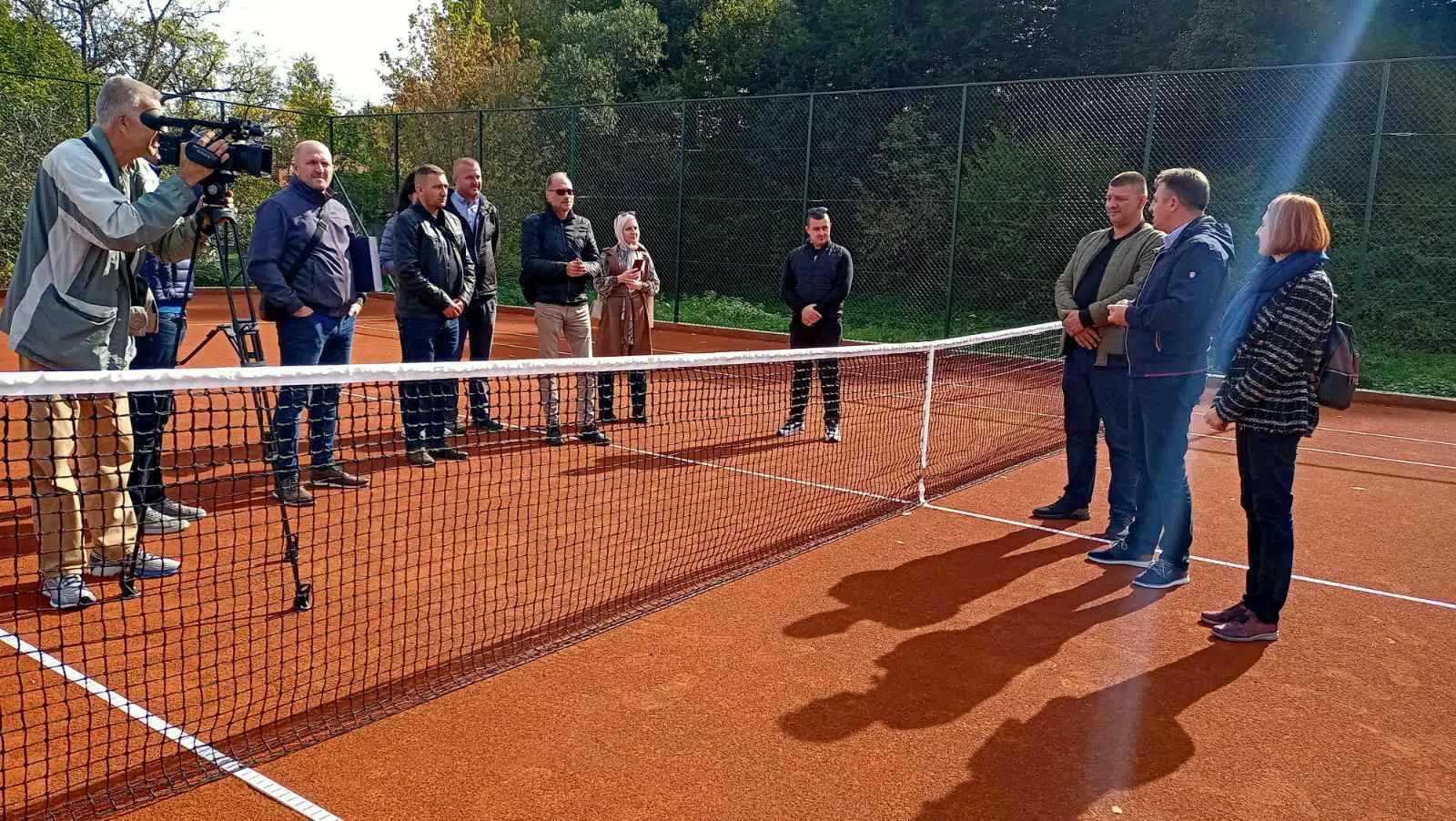 Izvršena primopredaja teniskog terena u Gradačcu