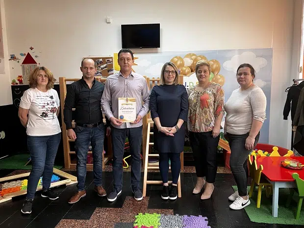 Uposlenici Centra za kulturu Tuzla  donirali sredstva od povrata premija zdravstvenog osiguranja djeci oboljeloj i izliječenoj od raka