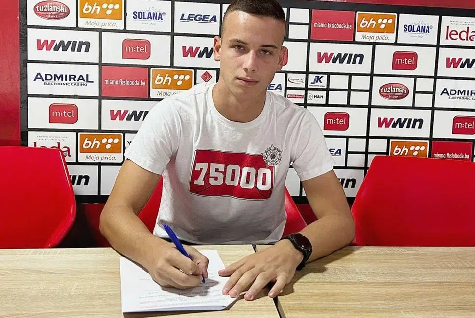 Danis Bratovčić potpisao prvi ugovor sa Slobodom