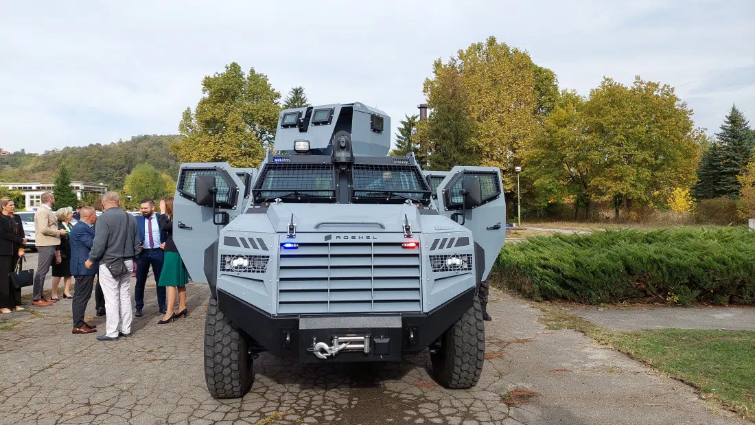 U Tuzli predstavljeni novi policijski transporteri (FOTO)