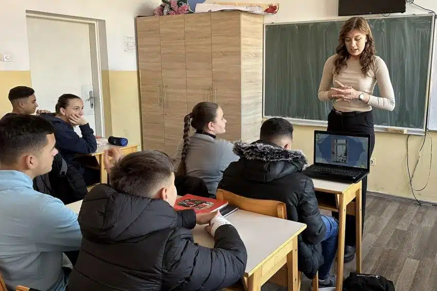 Vrijedni tim Gimnazije boravili u Drugoj OŠ