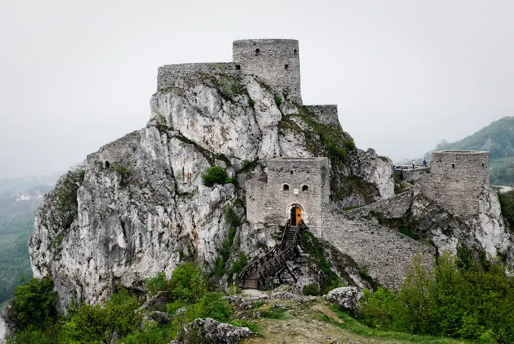 Sutra tradicionalna trka od Gradine u Srebreniku do Kule Zmaja od Bosne u Gradačcu.