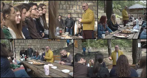 (VIDEO) OP Revolt organizovao druženje mladih ljudi sa tuzlanskim gradonačelnikom