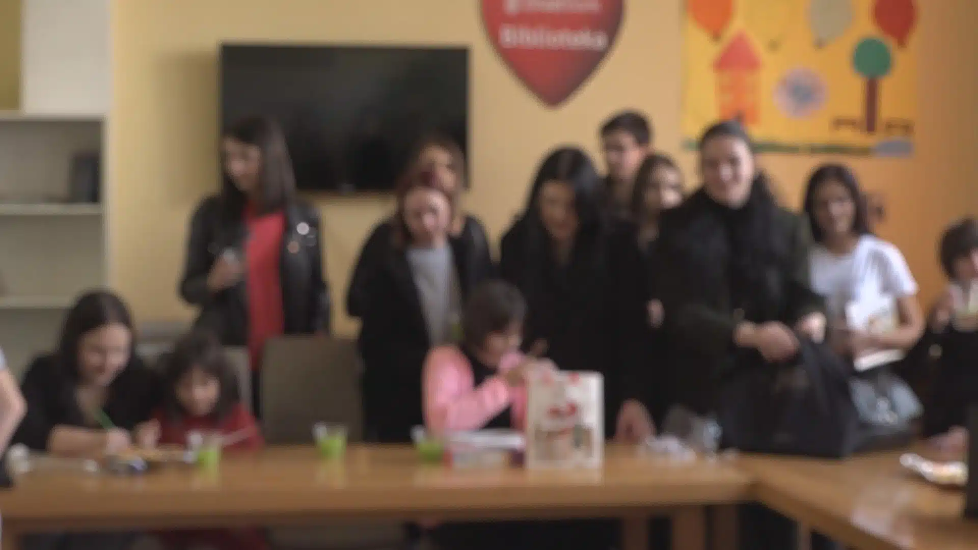 (Video) Studenti Pravnog fakulteta posjetili štićenike Doma za djecu bez roditeljskog staranja Tuzla