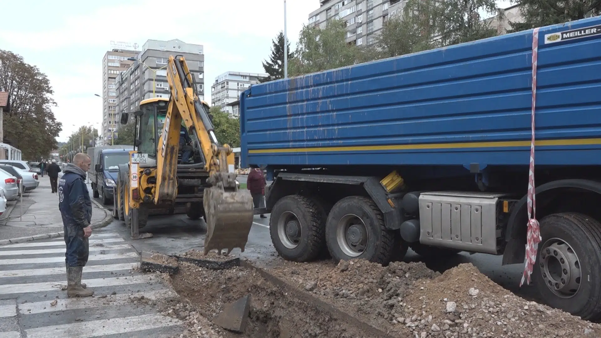 (Video) Nekoliko naselja i ulica danas bez vode zbog upajanja cjevovoda