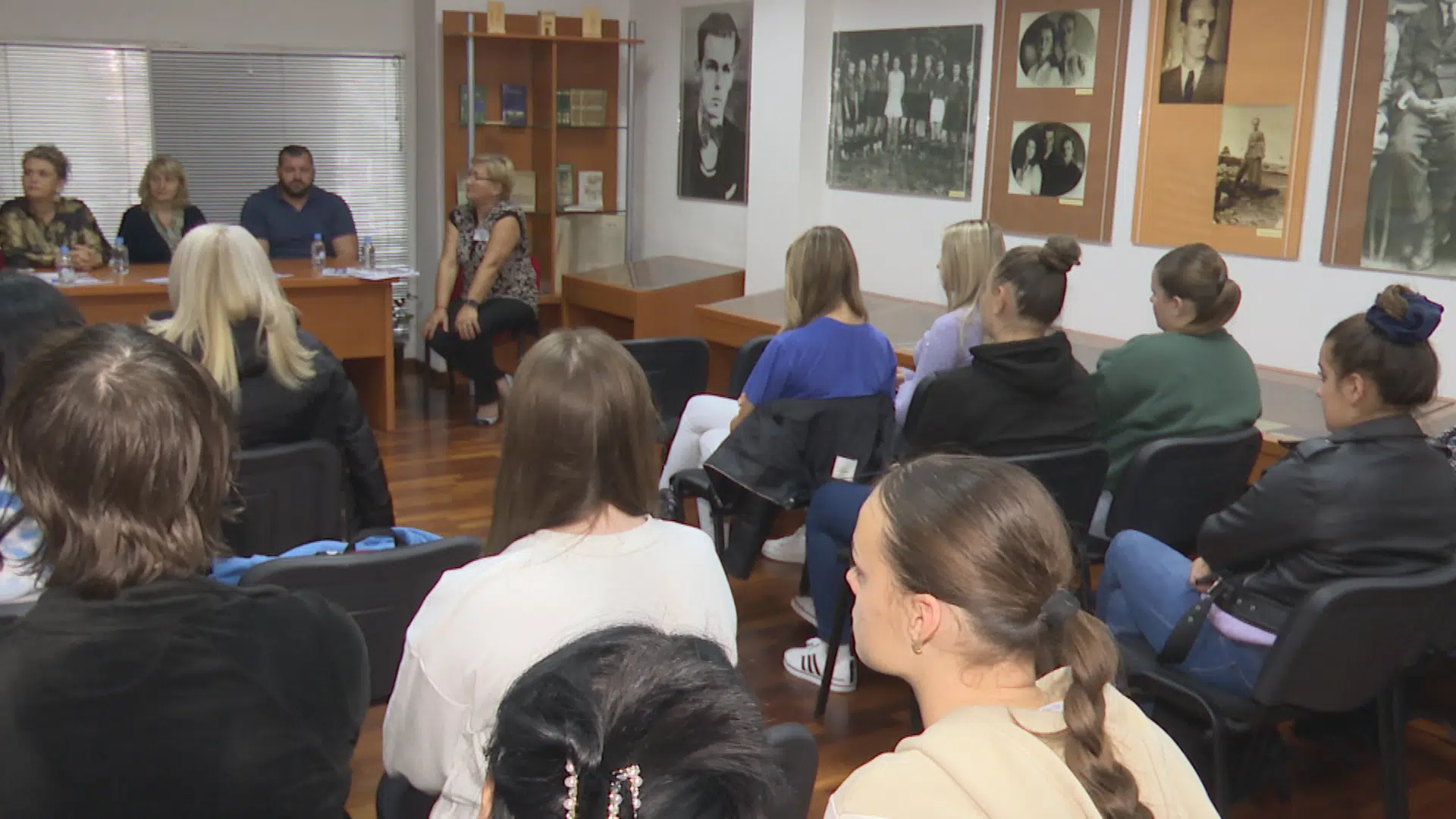(VIDEO) Okruglim stolom završen projekat “Maloljetnička trudnoća-problem društvene zajednice”