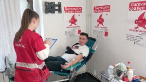 krv darovala 71 osoba