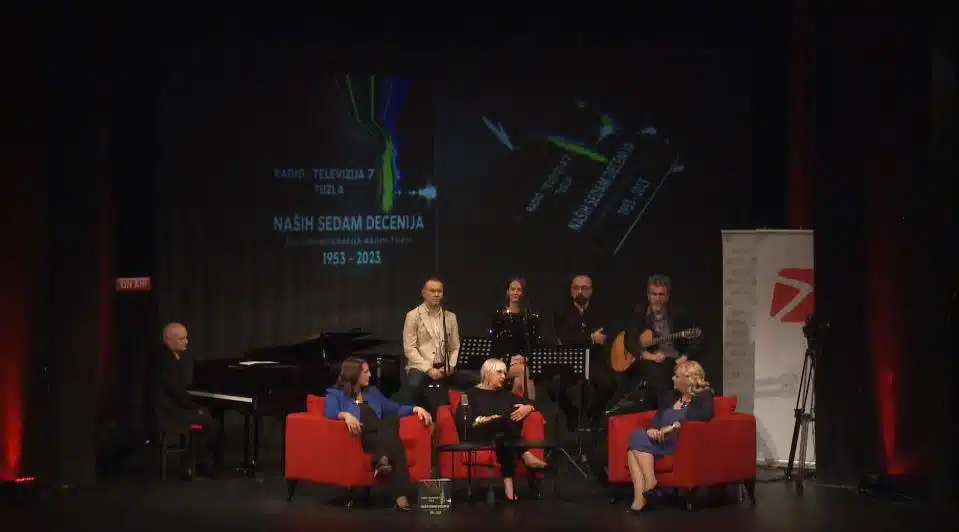 (VIDEO) Promovisana Fotomonografija “Sedam decenija Radio Tuzle”