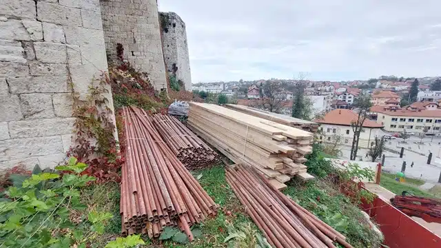 Počela rekonstrukcija bedema u kompleksu Starog grada u Gradačcu