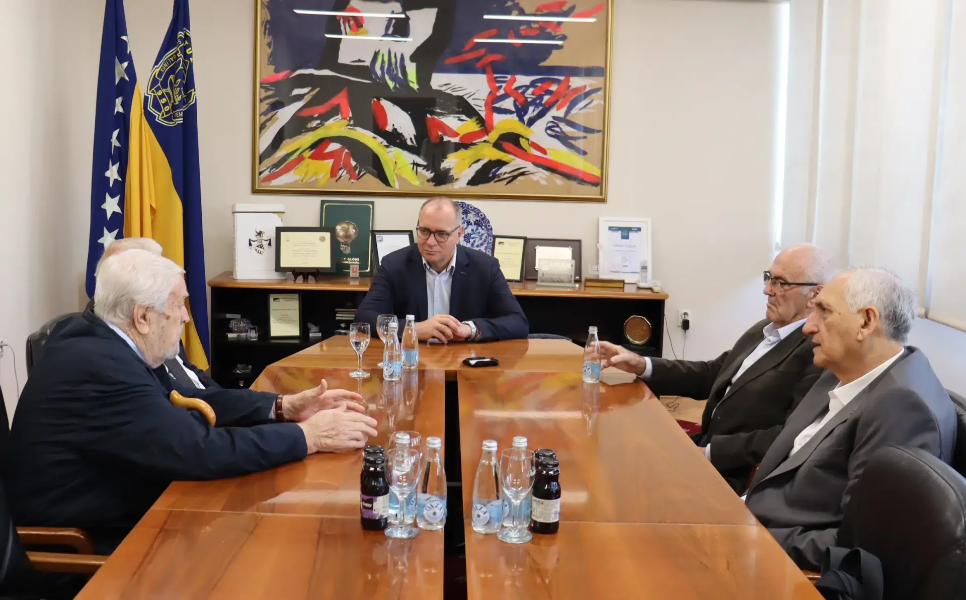 Gradonačelnik Lugavić razgovarao sa tuzlanskim intelektualcima