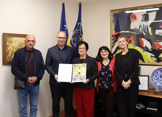 Gradonačelniku Lugaviću uručena zahvalnica za podršku UG “Sevdalije”