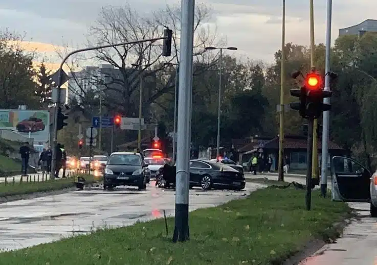 U saobraćajnoj nesreći u Tuzli povrijeđene četiri osobe