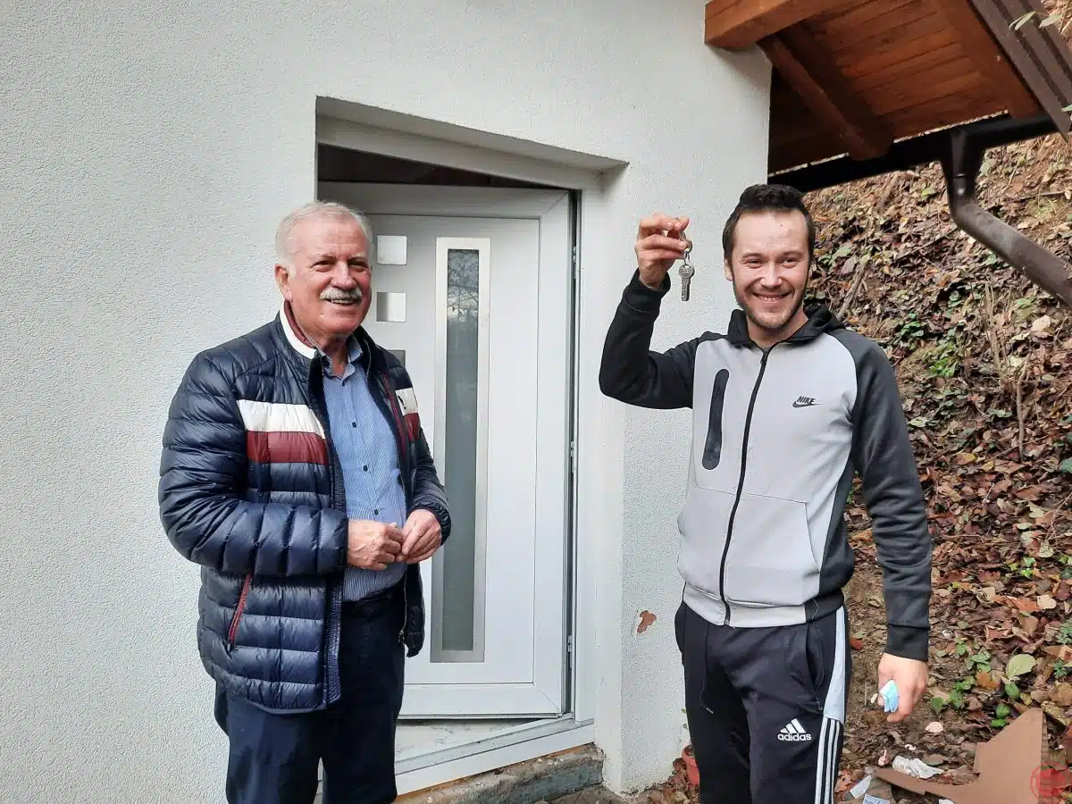 Gradonačelnik uručio ključeve obnovljene kuće Harisu Pašaliću –