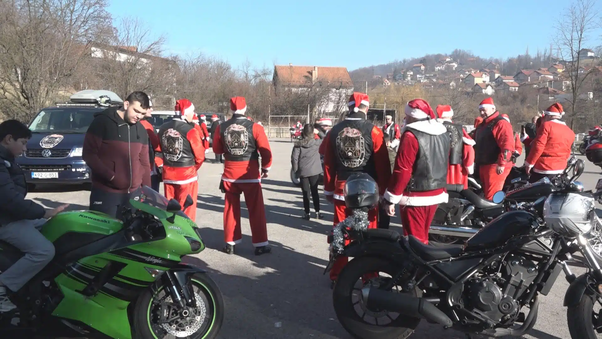 (Video) Moto mrazevi i ove godine obradovali štićenike Doma za djecu bez roditeljskog staranja i nekoliko udruženja