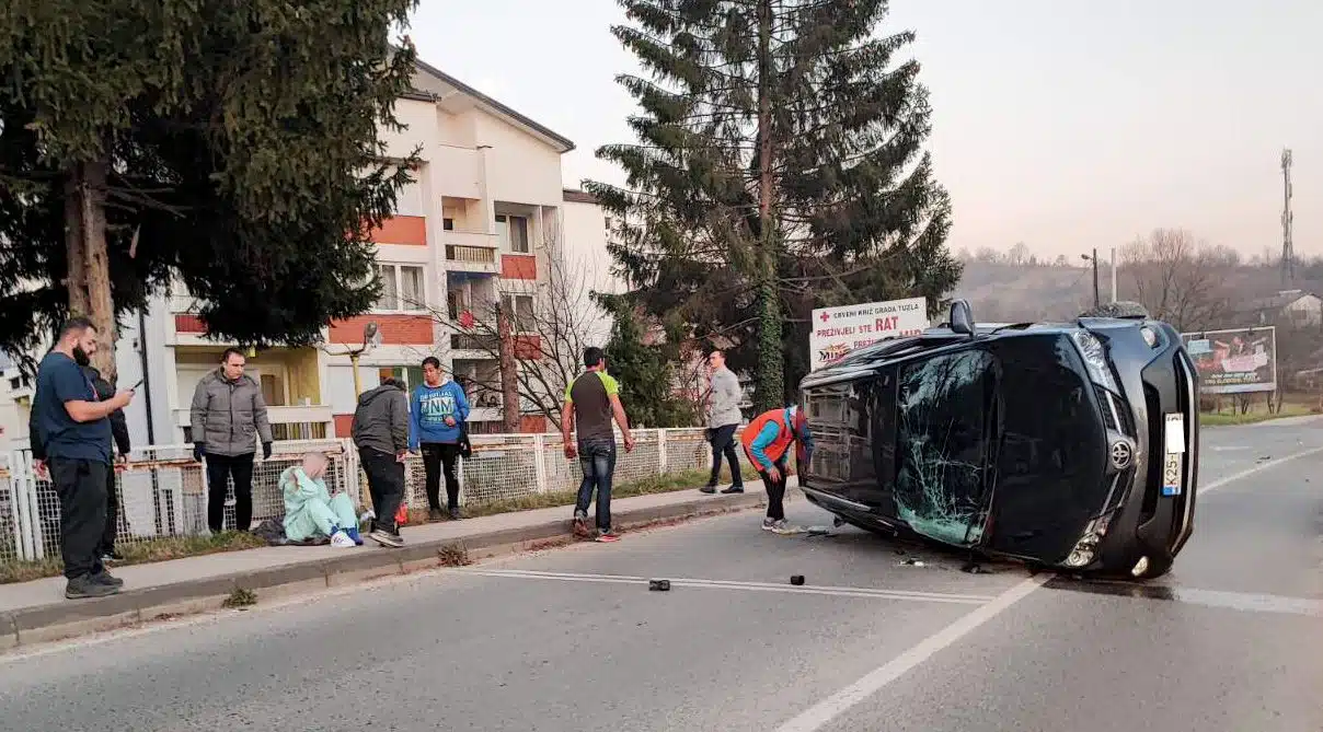Na području TK 22 saobraćajne nesreće, dvije osobe teško povrijeđene