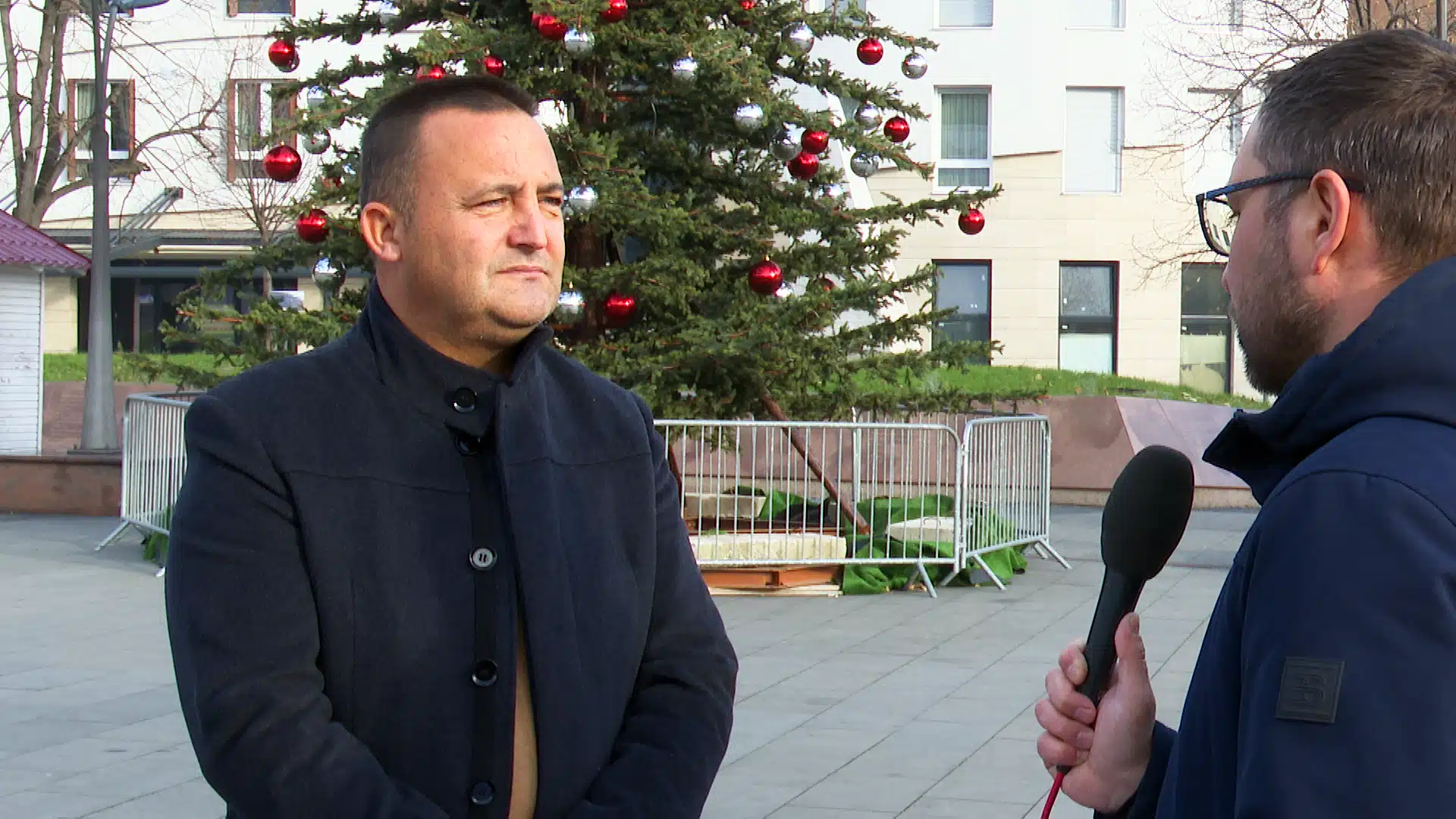 (Video) U toku završne aktivnosti novogodišnjeg uređenja Tuzle