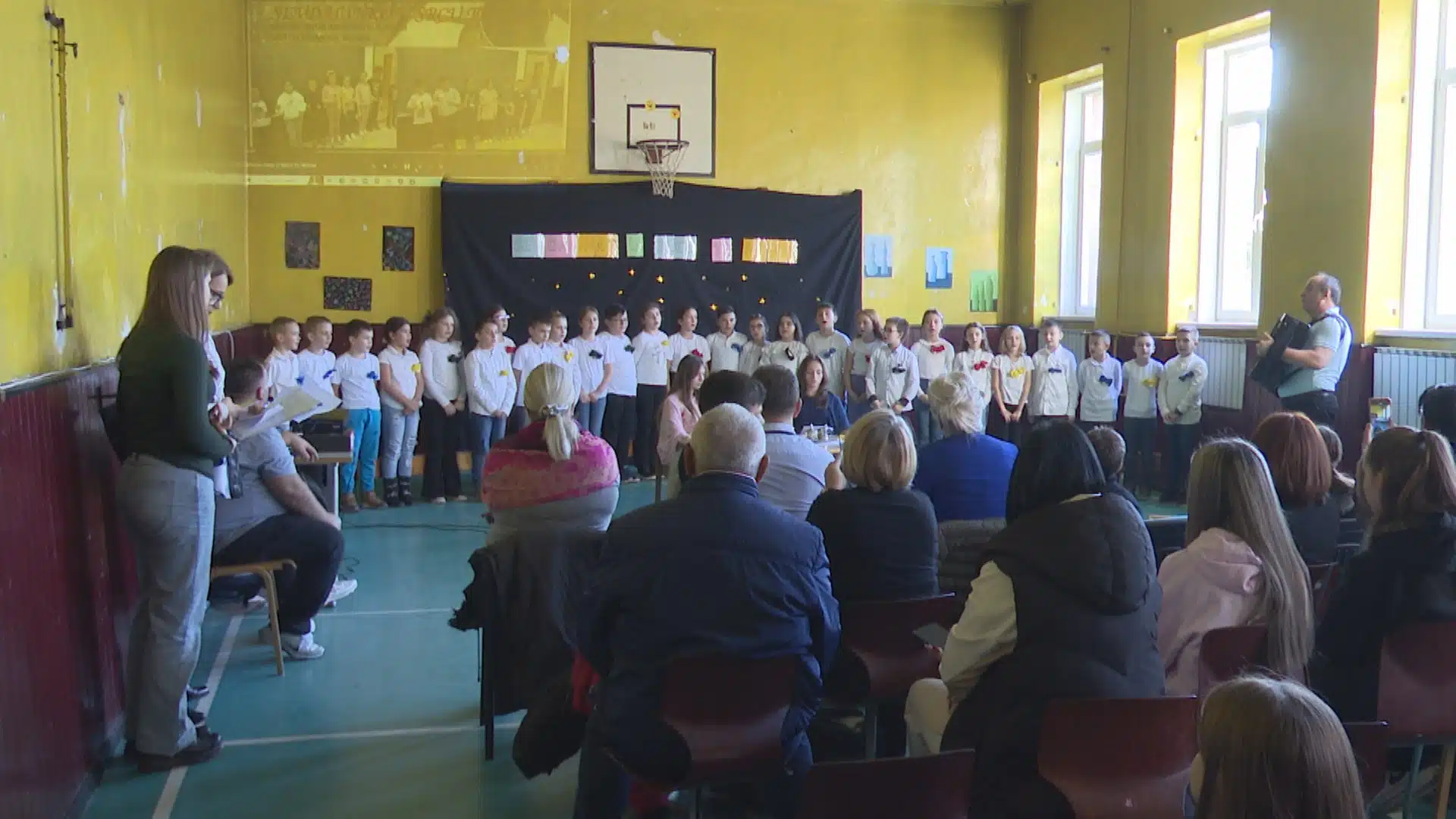 (Video) Učenici i profesori u OŠ Solana pripremili program “Sevdalinko u srcu te nosim”