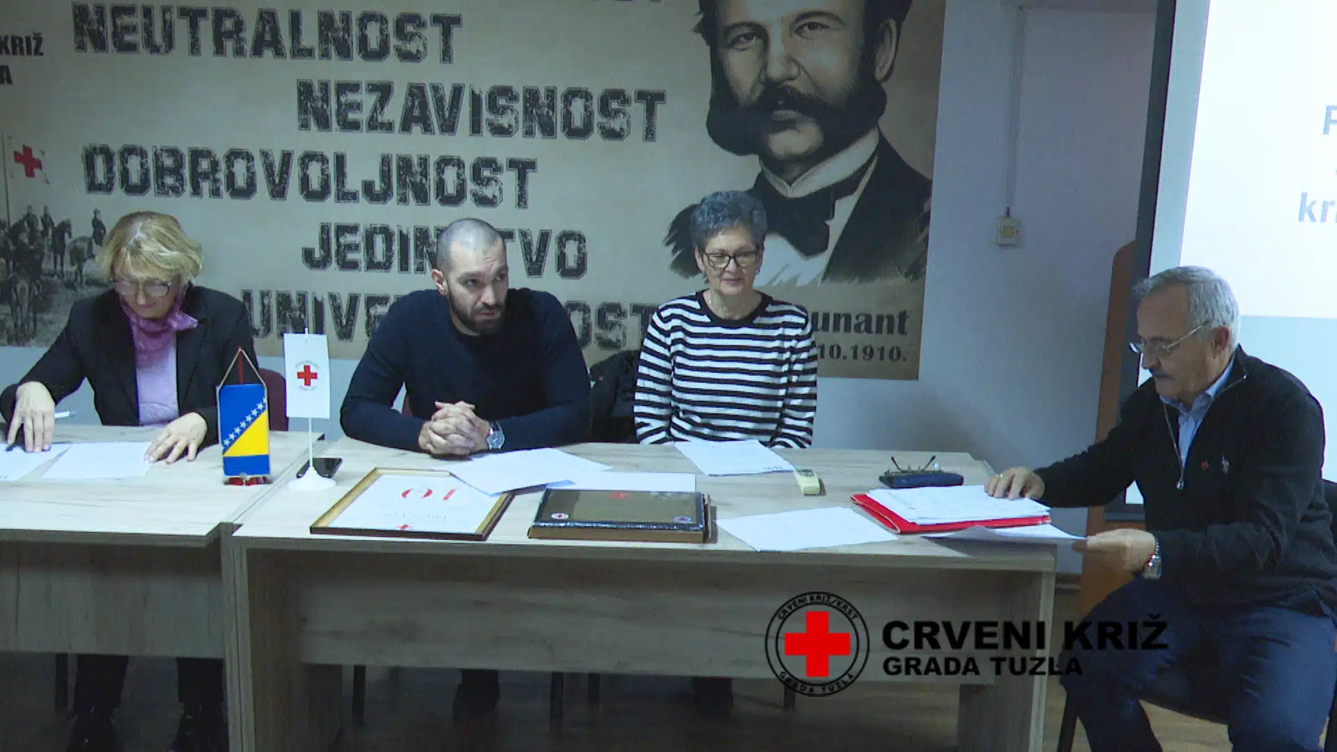 (Video) Crveni križ Grada Tuzle organizovao Programsku sjednicu
