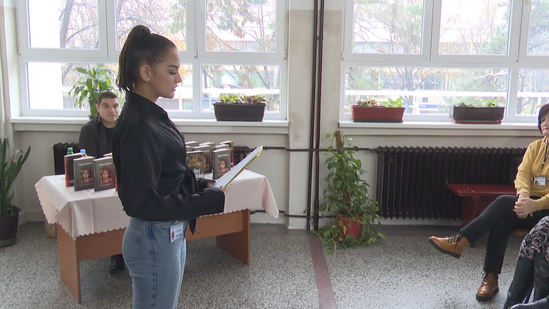 (Video) U JU Srednja ekonomsko – trgovinska škola Tuzla organizovano druženje sa pjesnikom Stefanom Simićem