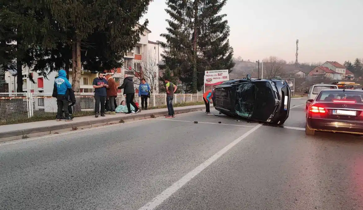 Tuzla: Kod Doma za djecu bez roditeljskog staranja došlo do teže saobraćajne nesreće, velike gužve u saobraćaju