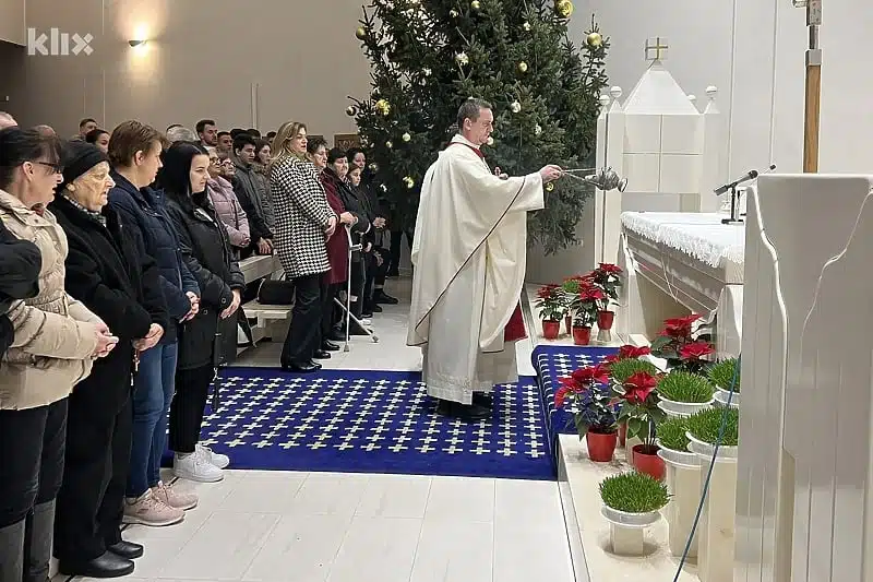 Ponoćka u Tuzli: Božić je prilika za istinski povratak čovjeka samome sebi