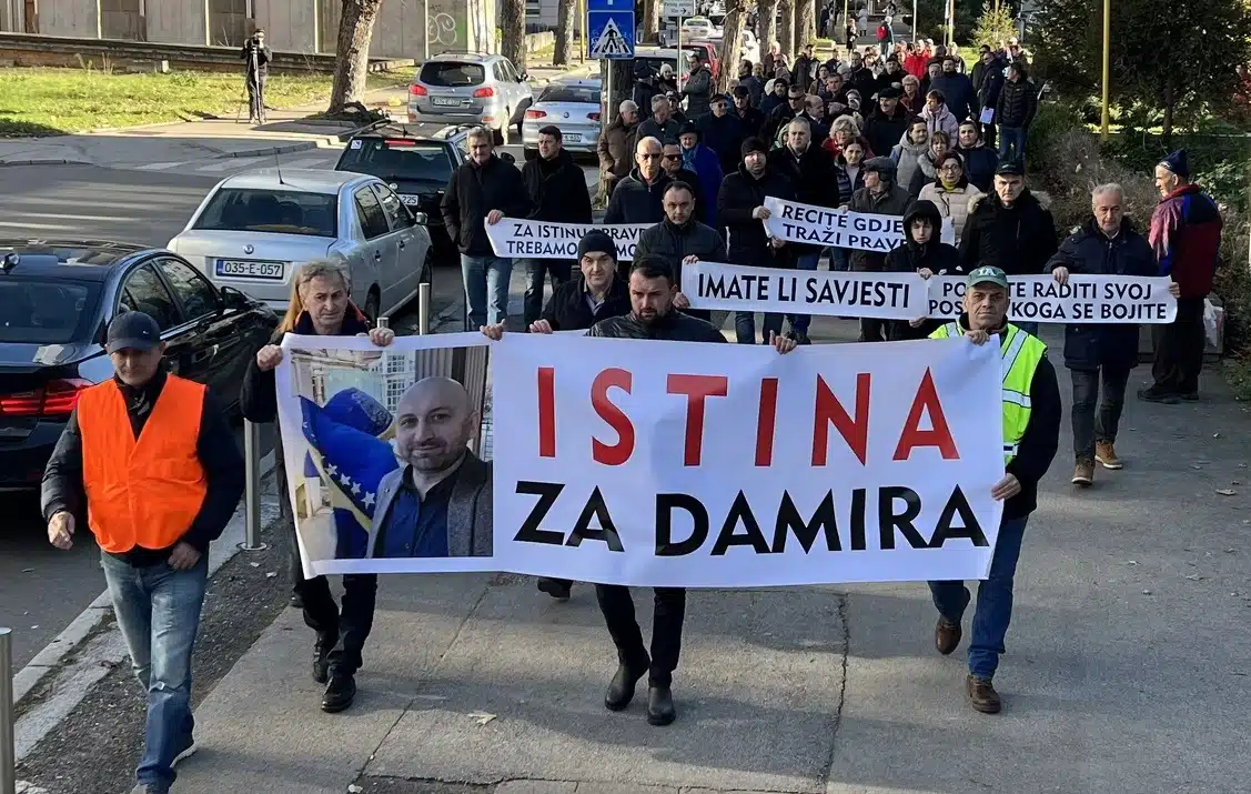 Porodica vijećnika iz Tuzle sumnja da je samoubistvo počinio zbog ucjena, u toku vještačenje mobitela