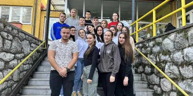 Učenici Srednje Medicinske škole iz Tuzle žele riješiti problem zastarjelog obrazovnog sistema u TK: ”Da se čuje i naša riječ …”