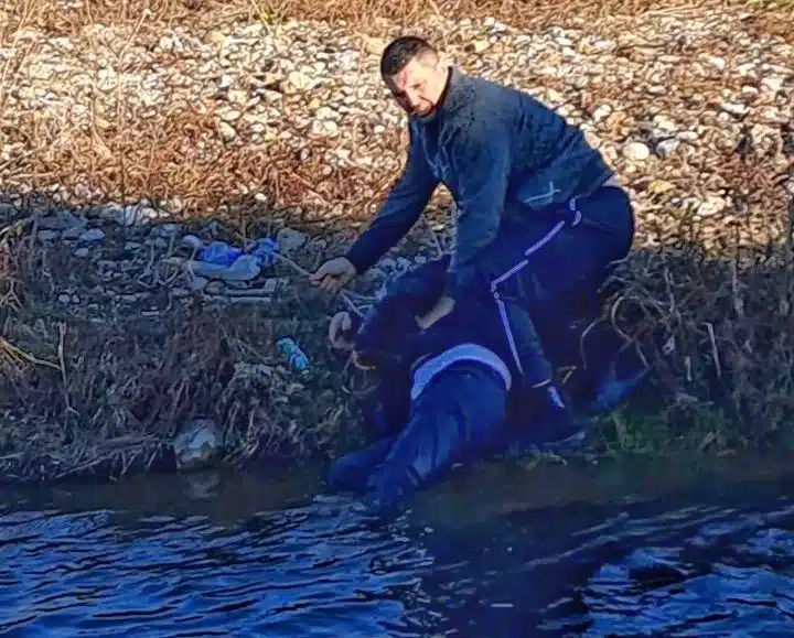 Herojski čin:Sudski policajac Ramiz Vikalo iz Srebrenika iz rijeke Tinje spasio starijeg muškarca