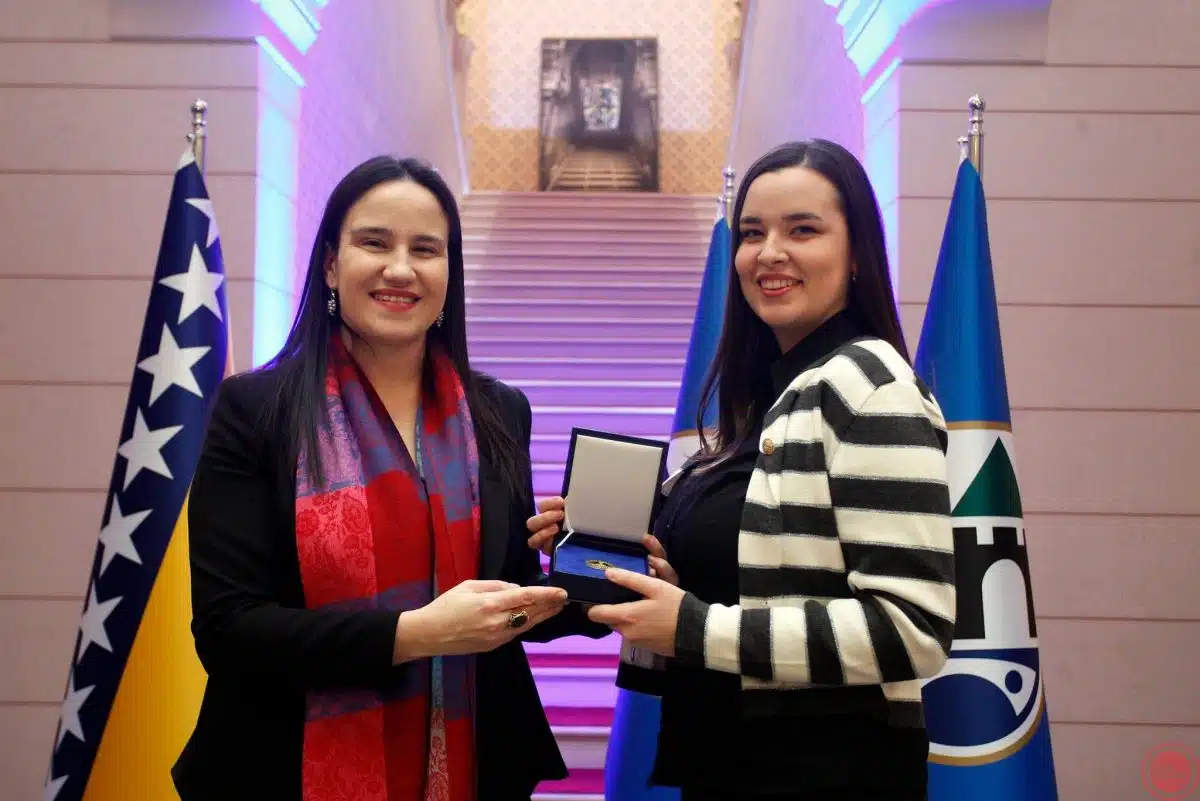 Gračanka Elma Mehmedović nagrađena Zlatnikom Grada Sarajeva