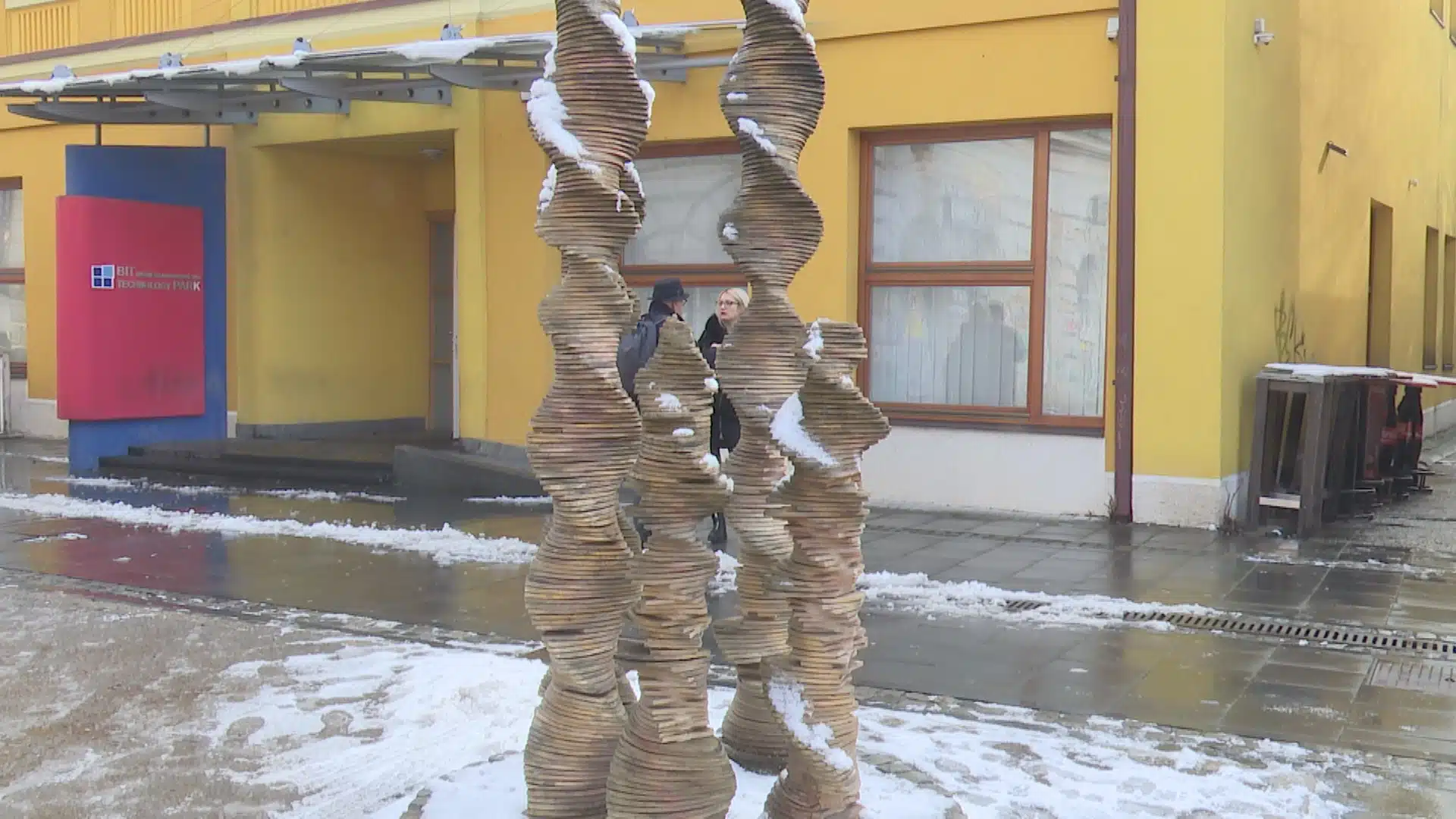 (Video) Skulptura “Sloboda” autorke Margaret Wood krasi Tuzlu još od 1999.godine