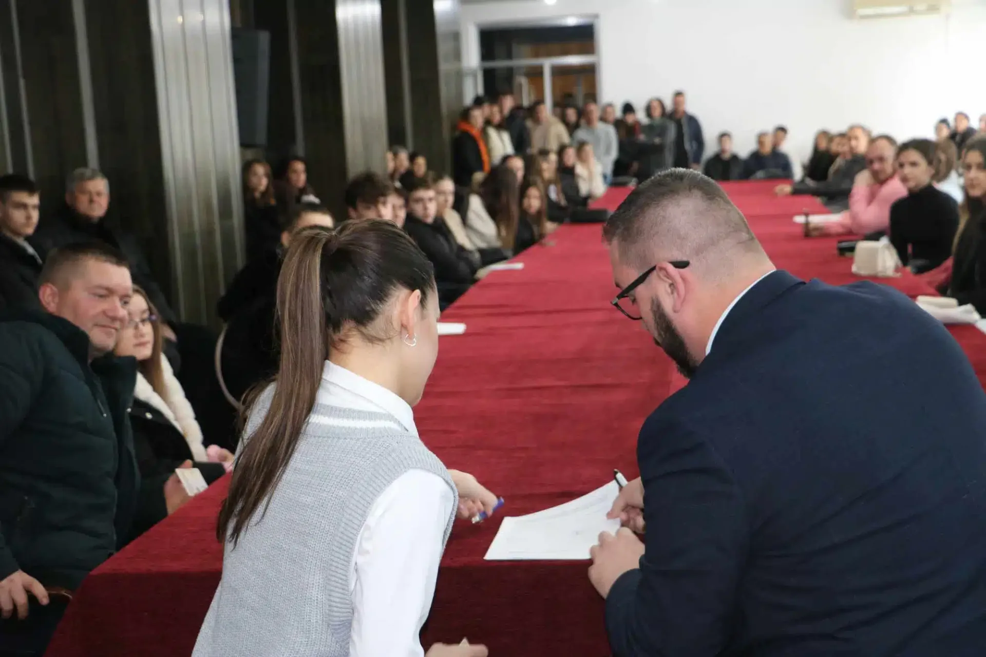 Potpisivanje ugovora o đačkim i studentskim stipendijama u Srebreniku