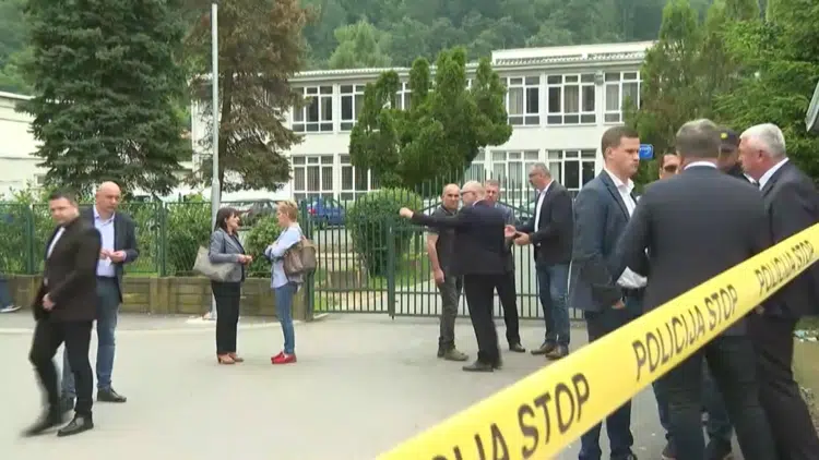 Potvrđena optužnica protiv oca maloljetnika koji je pucao na nastavnika u Lukavcu