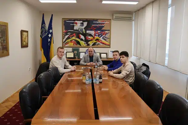 Gradonačelnik Lugavić primio učenike Behrambegove medrese u Tuzli