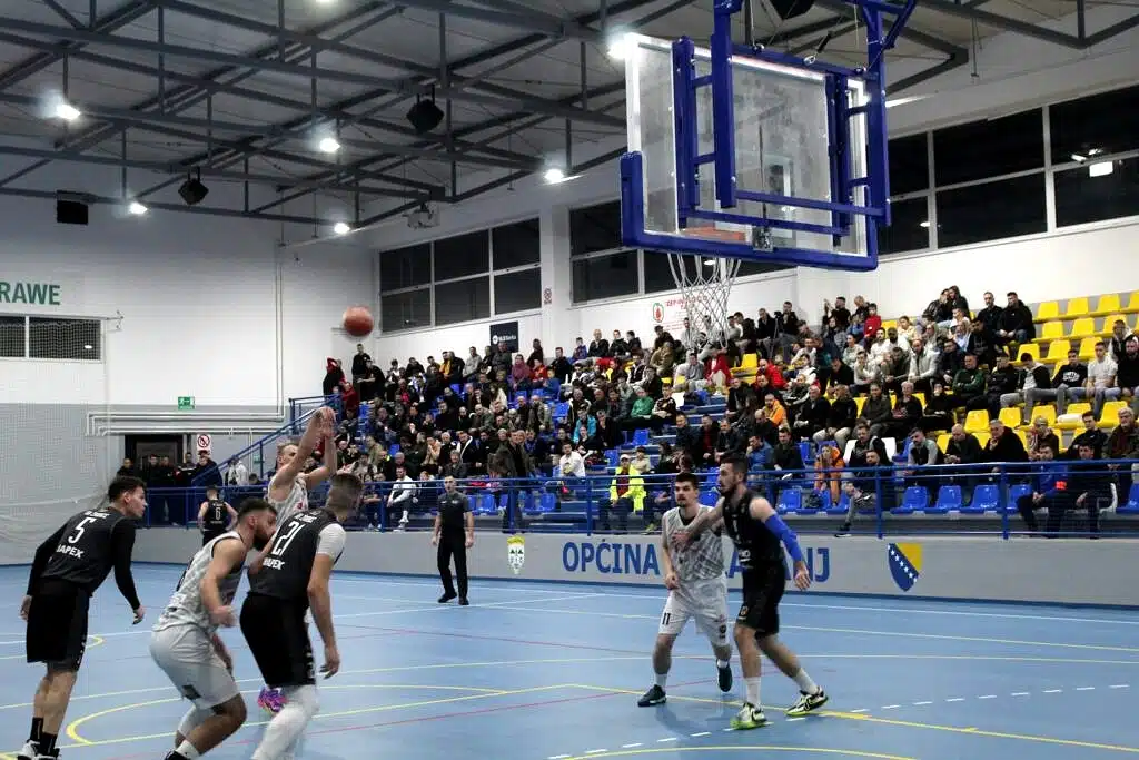 Kladanj:KK Basket-KK Živinice 126:90