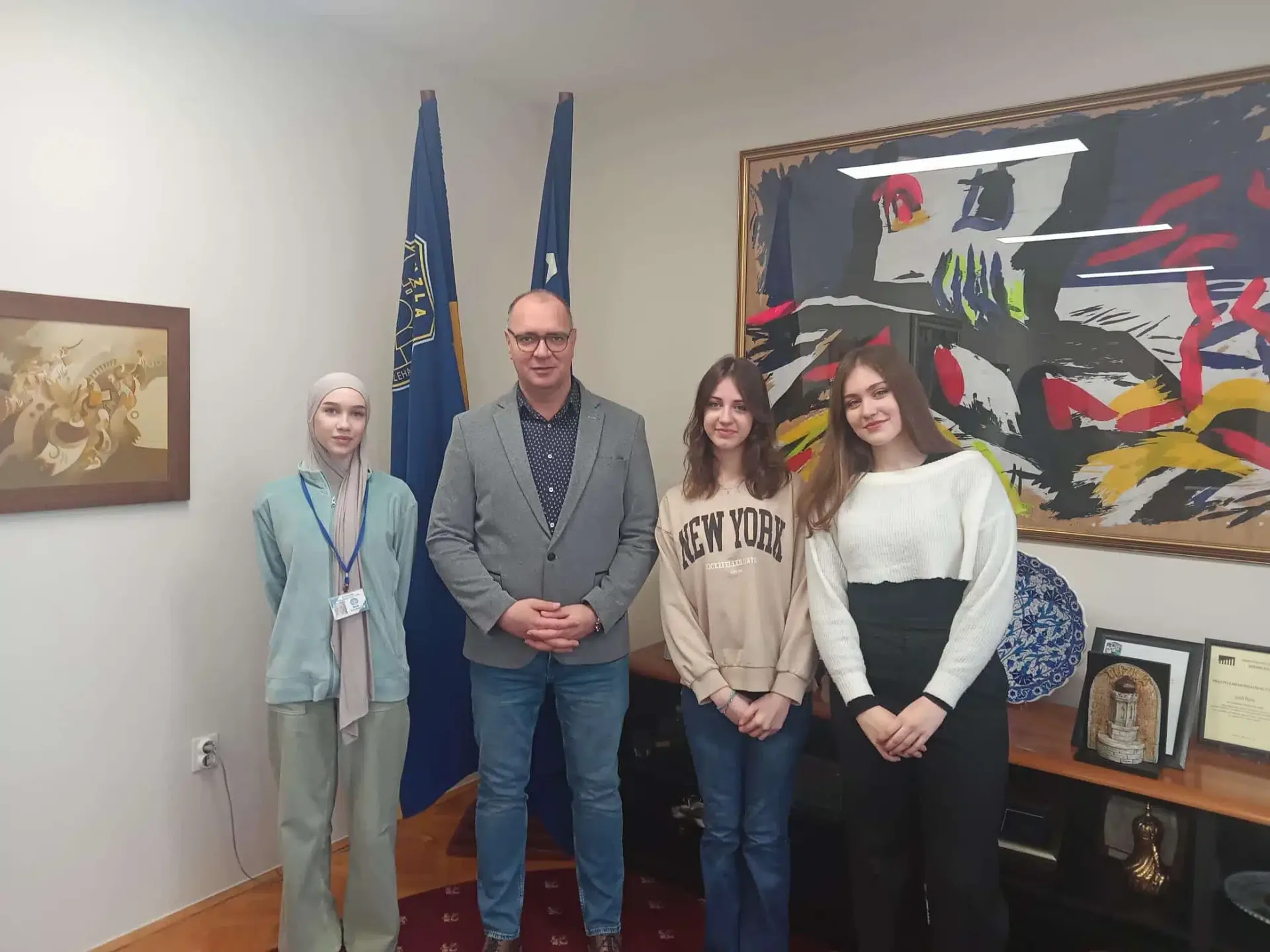 Gradonačelnik Lugavić podržao inicijativu učenica iz Gimnazije “Ismet Mujezinović” za poboljšanje statusa djece s poteškoćama u razvoju