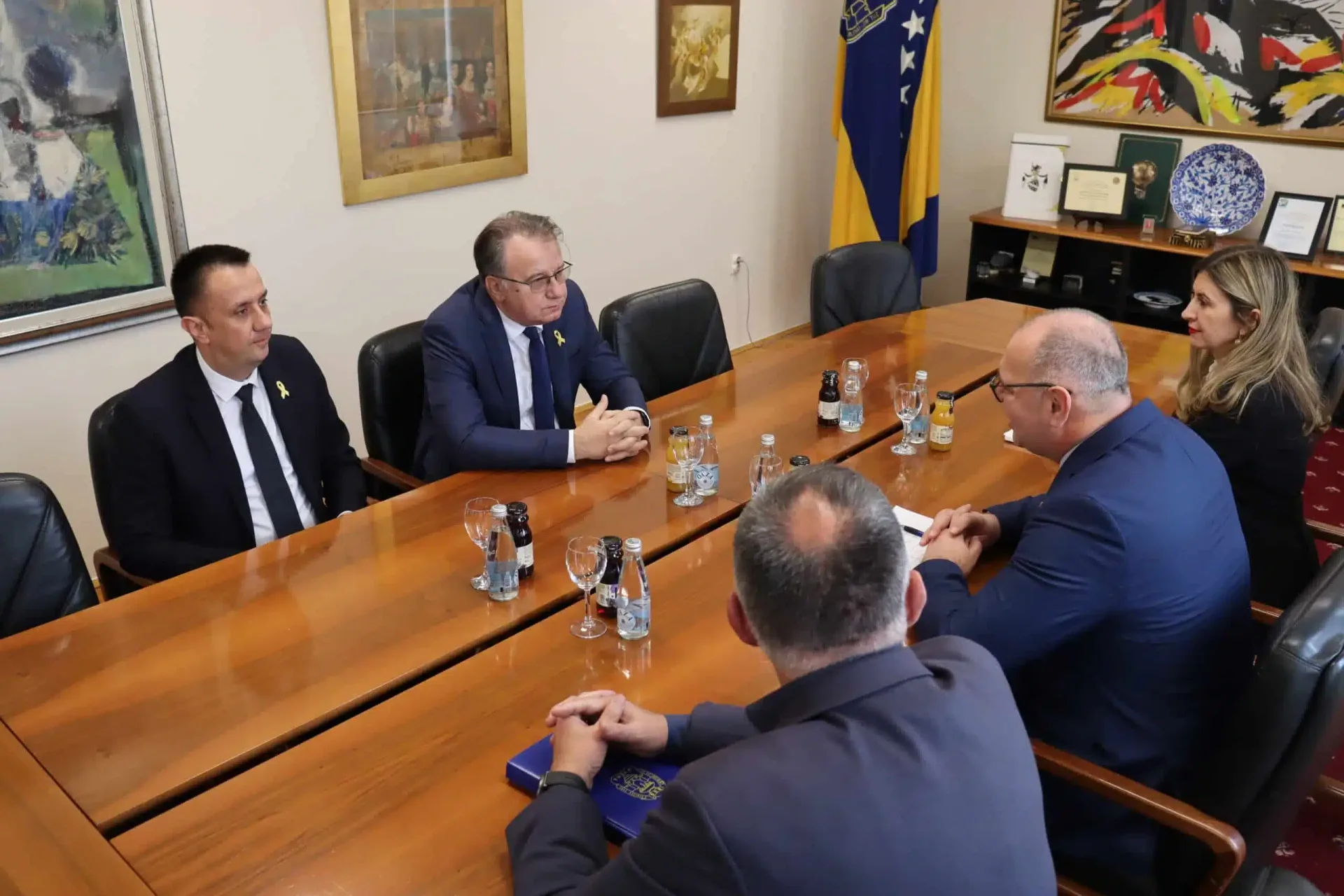 (VIDEO)Premijer Nikšić i ministar Lakić razgovarali s gradonačelnikom Lugavićem o ključnim projektima za Tuzlu