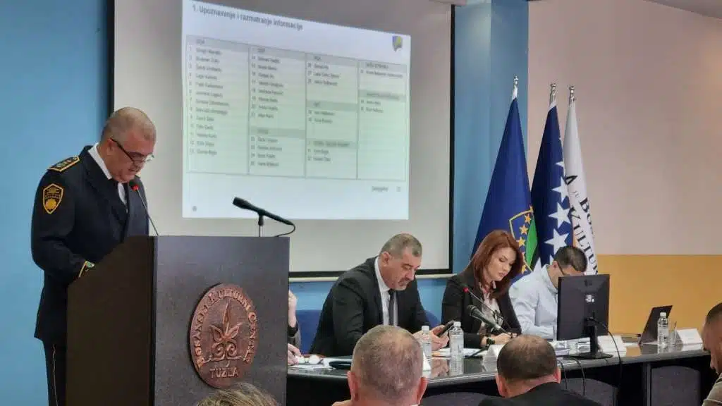 Policija tvrdi da je sigurnost u Tuzli zadovoljavajuća, odbijen prijedlog ostavke ministra