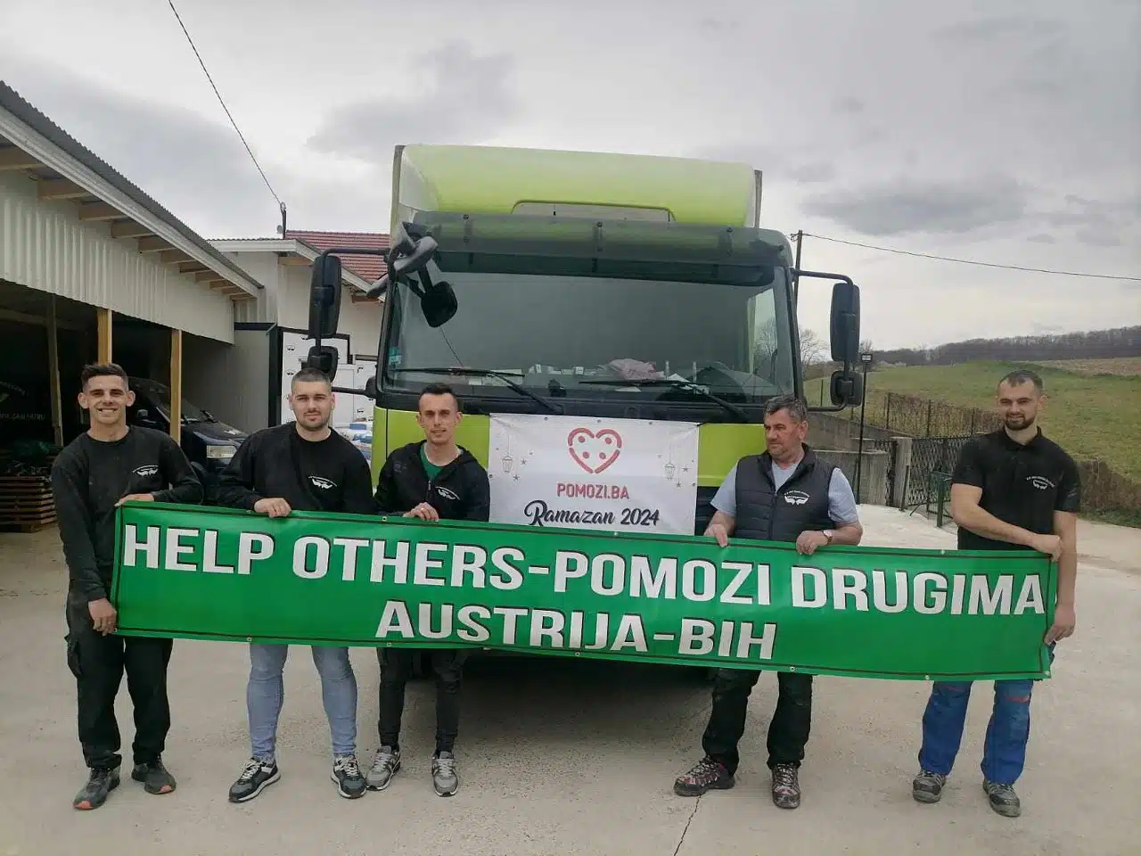 HO “Pomozi.ba” narodnoj kuhinji Help Others u Vitinici donirala sedam tona brašna i tonu sitnih namirnica