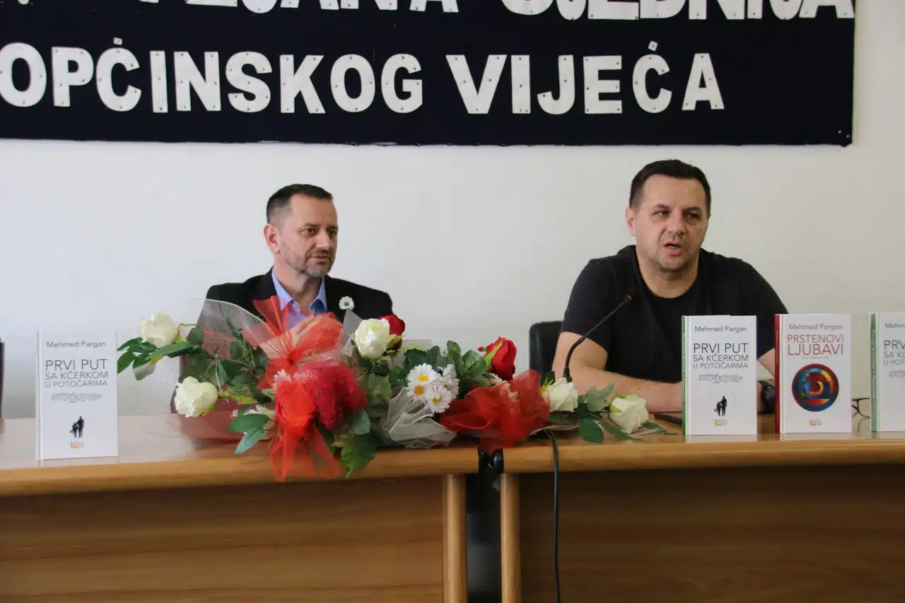 Promovisana knjiga Mehmeda Pargana “Prvi put sa kćerkom u Potočarima”