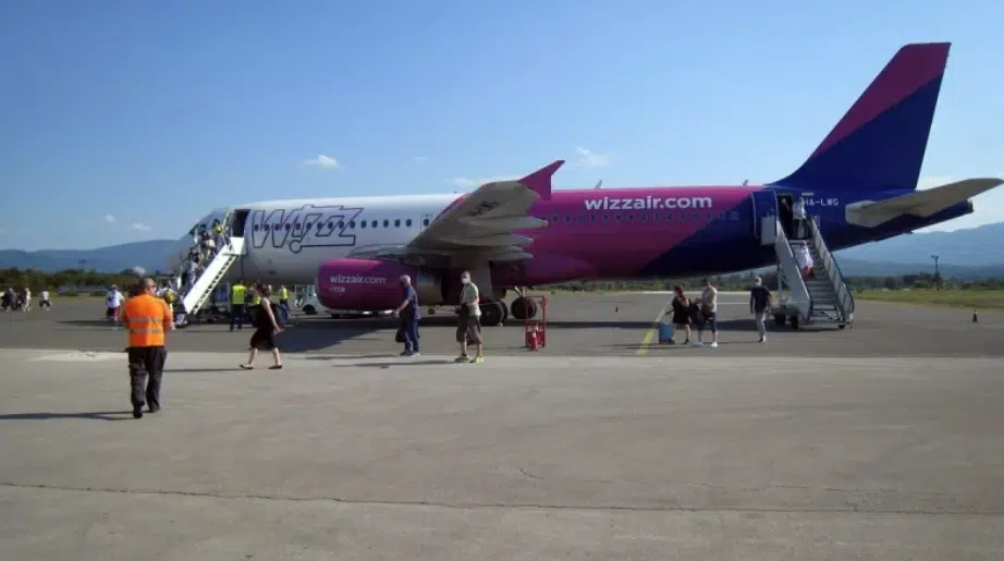 Krah Aerodroma Tuzla, mali broj putnika u martu
