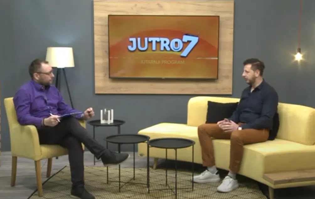 (Video) Tuzlanski glumac i defektolog Jasmin Salkić napisao novu predstavu „Druga strana nasilja“