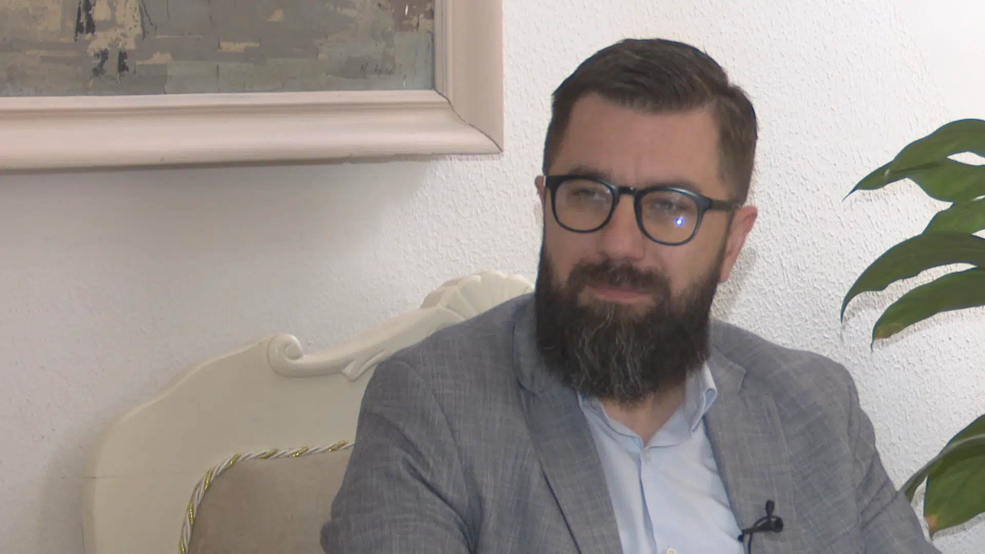 (Video) Premijernim izvođenjem predstave “Tri prikazivanja Boga” Narodno pozorište Tuzla obilježava 75. rođendan