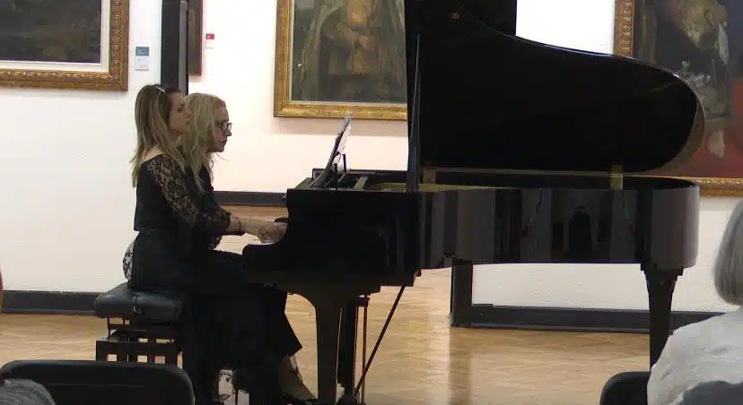 (VIDEO) U Tuzli održan koncert klavirskog dua „Balkanik“