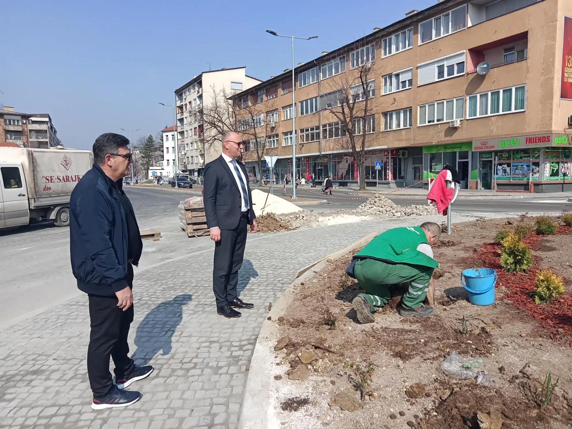 Gradonačelnik Tuzle obišao završne radove na kružnom toku “Crveni 7” (FOTO)