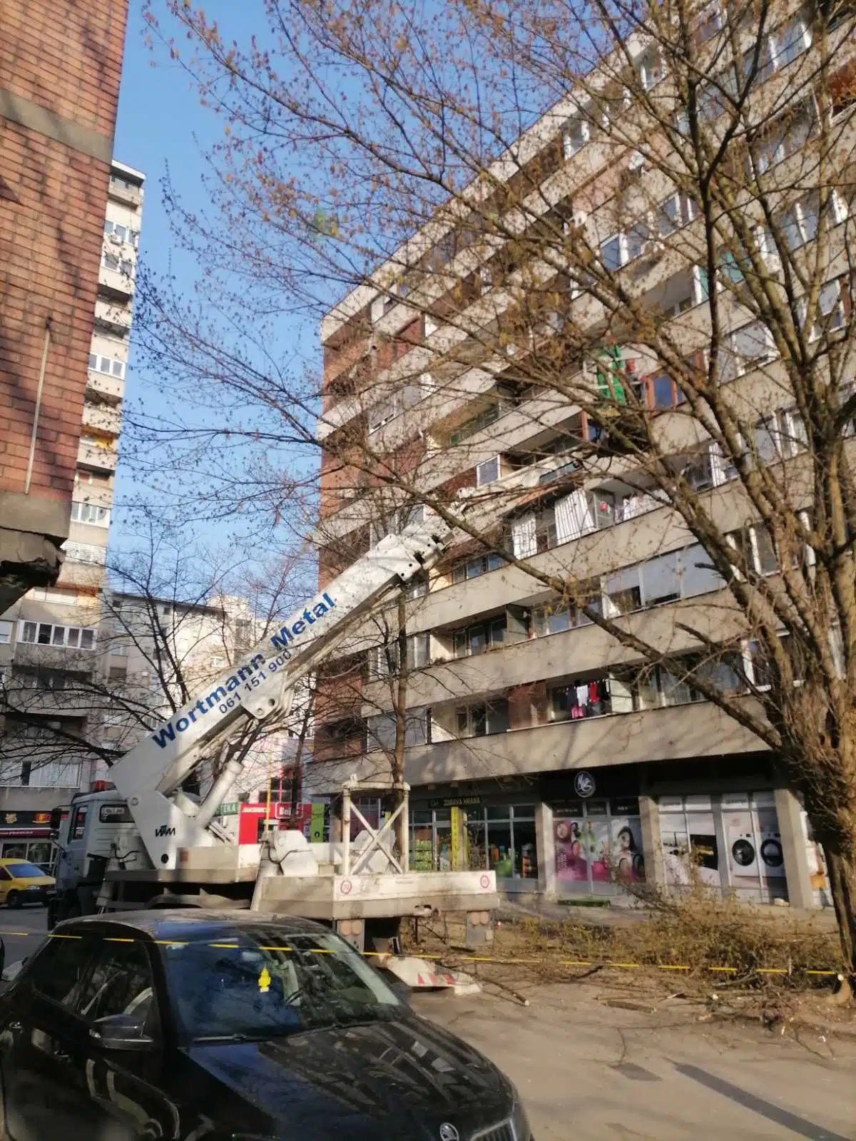 Proljetno uređenje zelenih površina u Tuzli (FOTO)