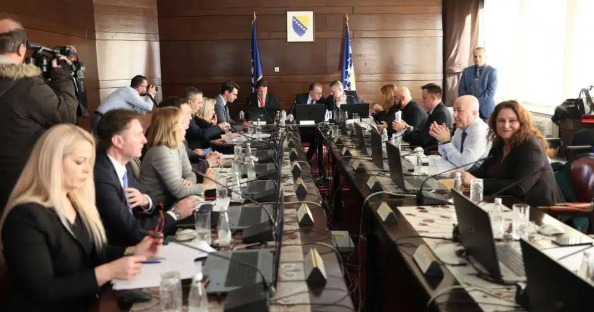 Deset miliona KM za rekonstrukciju magistralnog vrelovoda u Tuzli